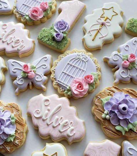 Lisette Cookie Studio on Instagram: “Enchanted forest. 🌿🦋 #1stbirthdaycookies . . . #cookies #cookiesofinstagram #sugarcookies #sugarcookiesofinstagram #sugarcookiedecorating…” Garden Cookies, Enchanted Party, Enchanted Garden Wedding, Garden Baby Showers, Sugar Cookie Designs, Pretty Cookies, Fairy Parties, Baby Shower Cookies, Cookie Ideas