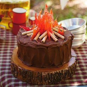 Campfire Cake, Fire Cake, Camping Cakes, Hard Candy Recipes, Fall Desserts Easy, Fall Cakes, Fall Dessert Recipes, Camp Fire, Oscar Party