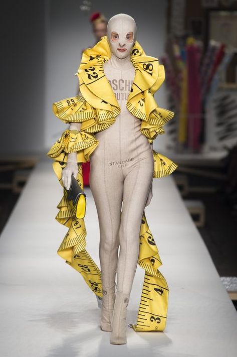 Jeremy Scott Moschino, Moschino Runway, Drag Ideas, Camp Fashion, Kim K Style, Conceptual Fashion, Moschino Couture, Camp Style, Body Suit Outfits