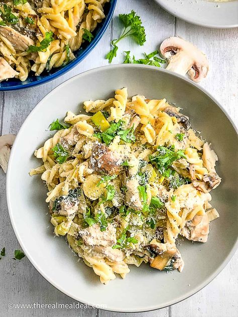 Over Chicken Recipes, Chicken And Mushroom Pasta, Pasta Dishes Recipes, Leftover Roast Chicken, Cholesterol Friendly Recipes, Chicken Mushroom Pasta, Easy Pasta Dinner Recipes, Smoked Salmon Pasta, Broiled Chicken Breast