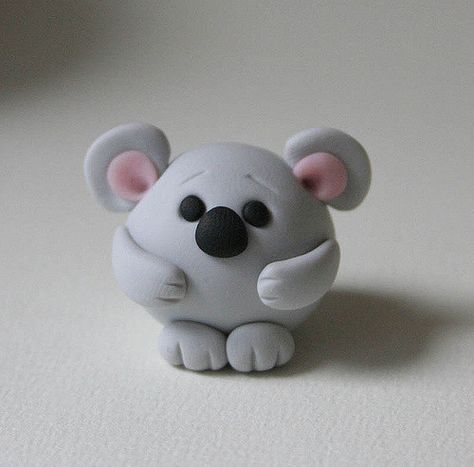 Round Koala Bear | by fliepsiebieps_ Clay Crafts For Kids, Polymer Clay Diy, Polymer Clay Animals, Cute Polymer Clay, Clay Animals, Cute Clay, Clay Miniatures, Clay Figures, Fimo Clay