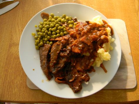 Liver, Bacon and Onions in Gravy - Instructables Liver And Bacon, Liver And Onions, Liver Recipes, Onion Gravy, Beef Liver, Creamy Mashed Potatoes, Bacon Recipes, Cooking Together, 4 People