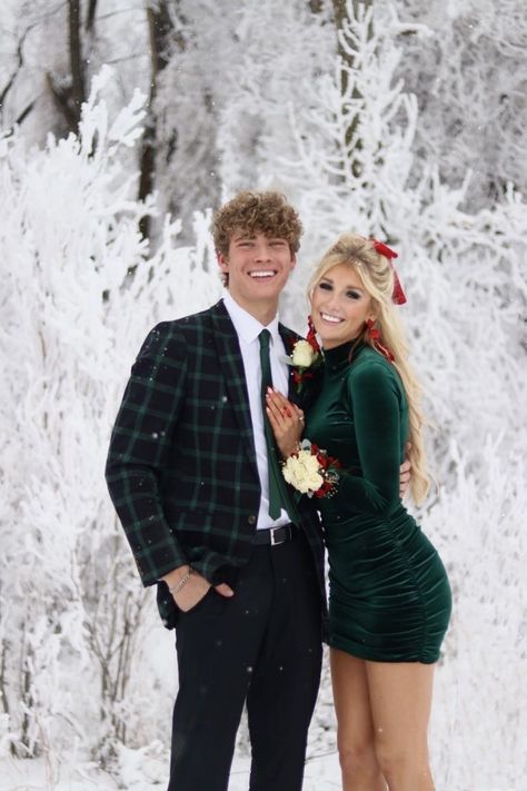 Winter Formal Couple Poses, School Dance Photoshoot Ideas, School Dance Poses For Pictures, School Dance Photo Ideas, Winter Formal Picture Ideas, Winter Formal Poses, School Dance Pictures Poses, School Dance Poses, School Dance Photos