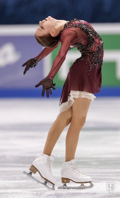 Skaters Aesthetic, Anna Sherbakova, Master And Margarita, Anna Scherbakova, Classy Short Dresses, Skating Aesthetic, Russian Figure Skater, Anna Shcherbakova, Ice Skating Rink