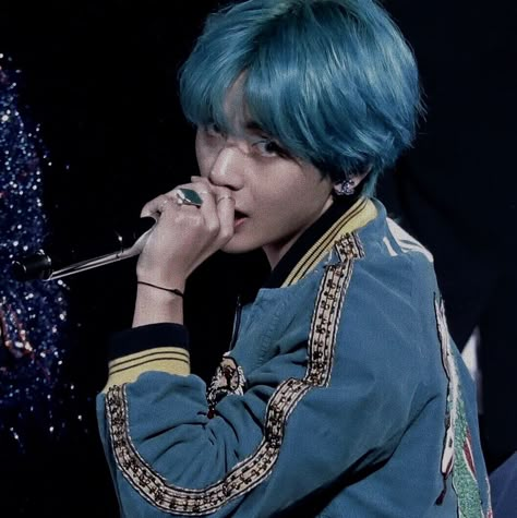 Kim Taehyung Wallpaper, Bts Jimin Funny, Bts Chibi, V Taehyung, Bts Photo, Bts Taehyung, Blue Hair, Kim Seokjin, Kim Namjoon