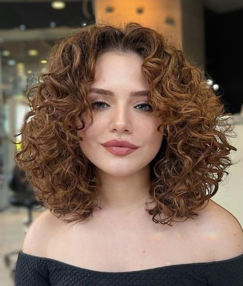 Curly Hair Styles Round Face, Medium Curly Haircuts For Oval Faces, Round Face Hairstyles Curly Hair, Short Hair Curly Round Face, Short Hair For Curly Hair Round Face, Round Layered Curly Hair, Short Curly Haircut Round Face, Short Curly Haircuts Long Face, Rounded Curly Bob