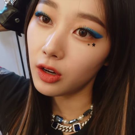 E Girl Makeup, Kpop Makeup, Iq Icons, Eye Close Up, Aespa Icons, Cute Makeup Looks, Makeup Videos, Everyday Makeup, Girls Makeup