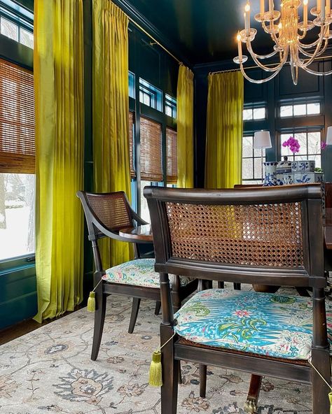 Chartreuse Decor, Teal Living Rooms, Chicago Interior Design, Italian Interior Design, Italian Interior, Bad Idea, Best Interior Design, Bedroom Inspo, Best Interior