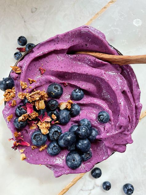 Blueberry Smoothie Bowl Recipe, Peach Smoothie Bowl, Walnut Smoothie, Cashew Smoothie, Blueberry Muffin Smoothie, Blueberry Smoothie Bowl, Peach Blueberry, Blueberry Smoothie, Organic Blueberries