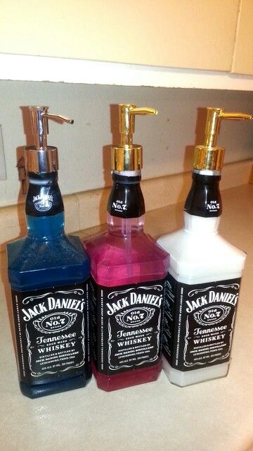 Homemade Jack Daniels Soap Dispenser made by Cait Dolata Cayman Jack, Jack Daniels Soap Dispenser, Jack Daniels Gifts, Diy Sunflower, Jack Daniels No 7, Bottles Diy, Classy Living Room, Tennessee Whiskey, Jack Daniel