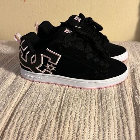 Dc Court Graffik, Pretty Sneakers, Pretty Shoes Sneakers, Shoe Inspo, Swag Shoes, Dc Shoes, Pretty Shoes, Dream Shoes, Black And Pink