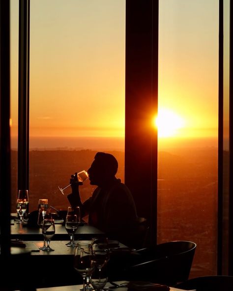 71Above Restaurant | SkyLounge on Instagram: “Golden hour magic ✨ . . . . . . #71Above #71Sunsets #downtownlosangeles #DTLA_ever4yday #lostinLA #losangeles #discoverLA #downtownLA…” Views Sunset, Sunset Restaurant, Restaurant Photos, Sunset City, Rooftop Restaurant, Outdoor Restaurant, Rooftop Bar, Downtown Los Angeles, When I Grow Up