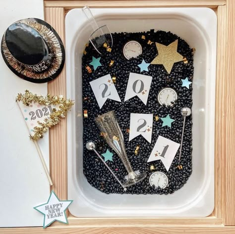 The Magic Playbook on Instagram: “Looking for a fun activity this week ?! We love this sensory bin @land_of_littles_ put together with our printables!! ✨magic! Snag them now…” New Year’s Eve Sensory Bin, New Years Eve Sensory Bin, New Years Sensory Bin, New Year Sensory Bin, Kiss Me At Midnight, New Year Activities, Tuff Tray Ideas, Play Cafe, Table Ikea