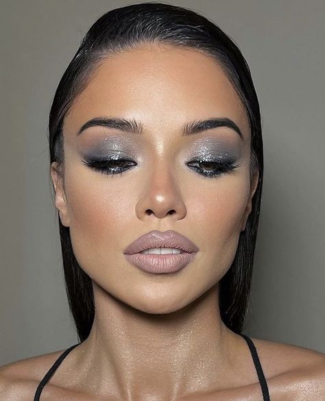 Client Makeup, 2024 Makeup, Grey Makeup, Silver Makeup, Show Makeup, Movie Makeup, 90s Makeup, Eye Makeup Pictures, Water Signs