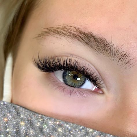 Hybrids & sparkles? The perfect combination...😍 Lashes by @lasshesbyliv using Omni Volume & X-Wrap X50 in 7-13 mm lengths #XtremeLashes #HybridLashes #Lashista Cat Eye Extensions Eyelashes, Lash Extensions Styles Natural Cat Eye, Hooded Eye Lash Extension, Lashes Hooded Eyes, Eyelash Extensions For Hooded Eyes, Lash Extensions For Hooded Eyes, Lash Cat Eye, Cat Eye Lash Extensions, Eyelashes Growth