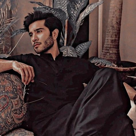 Mir Hadi Pics, Feroze Khan Aesthetic, Dpzzzz Profile Pictures Boys, Feroz Khan Dp, Feroze Khan Pics, Feroz Khan Pics, Feroz Khan Dpz, Black Dps For Boys, Sitting Photoshoot