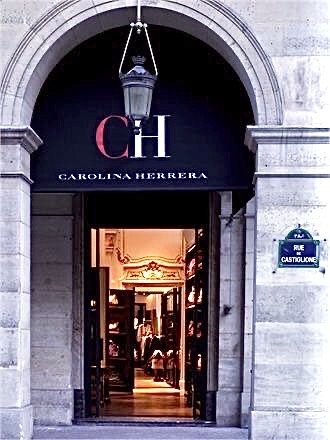 Carolina Herrera in Paris - Vogue.it Carolina Herrera Aesthetic, House Decor Ideas, Best Clothing Brands, Paris Perfume, Aesthetic Stores, Shop Windows, Perfume Store, Paris Shopping, Closet Designs