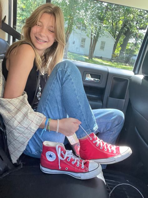 Red Converse Outfit, Converse Outfits, Converse Outfit, Aesthetic 2024, Converse Red, Red Converse, Athletic Clothes, Outfits With Converse, Fashion Man