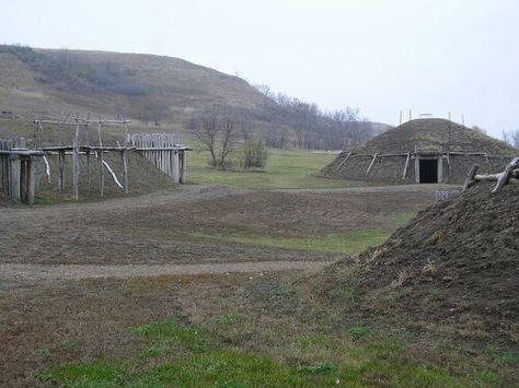 Mandan earth lodge Earth Lodge, Unusual Buildings, Camping Places, Indian Village, Lewis And Clark, The Ruins, Human Race, Native American History, North Dakota