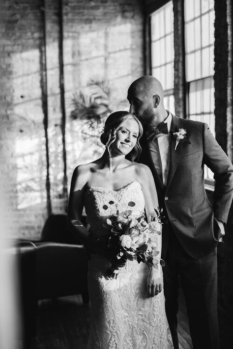 Interior Wedding Photography, Indoor Wedding Picture Ideas, Indoor Wedding Couple Photos, Wedding Couple Poses Indoor, Bride And Groom Indoor Photos, Wedding Poses Indoor, Wedding Indoor Photography, Indoor Wedding Photoshoot Ideas, Wedding Photo Ideas Indoor