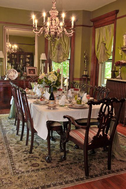 Modern Victorian Dining Room, Old Victorian Homes Interior, Victorian Style Interior, Vintage House Interior, Old Mansions Interior, Brick Mansions, Manor Interior, Victorian Room, Victorian House Interiors