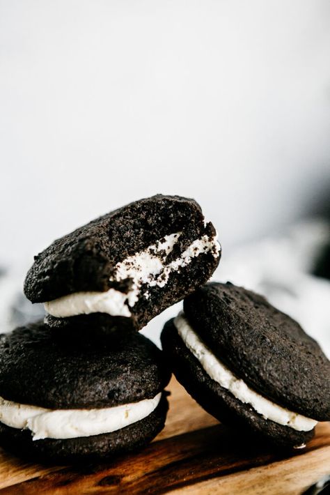 Oreo Sandwich, Homemade Oreo Cookies, Oreo Buttercream, Black Cocoa, Dairy Free Cookies, Cooked Chicken Recipes, Cocoa Recipes, Soft Chocolate Chip Cookies, Cocoa Cookies