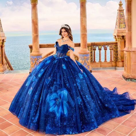 Quince Photoshoot Ideas, Quince Photoshoot, Pastel Prom Dress, Plus Prom Dresses, Quinceanera Dresses Red, Green Quinceanera Dresses, Glitter Prom Dresses, Classic Prom Dress, Purple Quinceanera Dresses