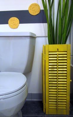 2 shutters, spray painted and nailed together. Cute idea and can be used to conceal plunger and cleaning brush Toilet Brush And Plunger, Hidden Toilet, Very Small Bathroom, Tall Glass Vases, Toilet Bowl Brush, Old Shutters, Mail Organizer, Small Planter, Bathroom Renos