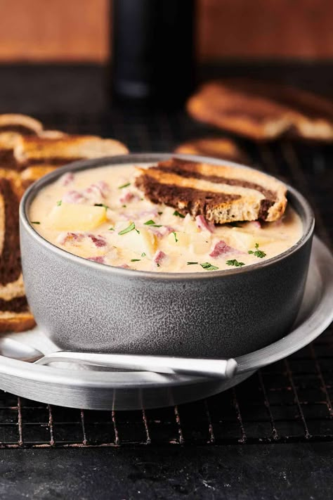 Easy Reuben Soup Recipe - with Sauerkraut, Corned Beef, and Rye Toast! Reuben Soup Recipe, Reuben Soup, Corned Beef Soup, Corned Beef Recipes Crock Pot, Flour Chicken, Grub Hub, Rye Toast, Sauerkraut Soup, Pub Grub