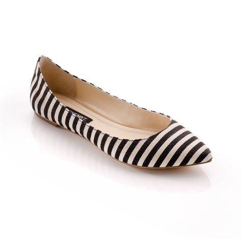 pointed toe flat Black And White Flats, Striped Flats, Pointed Toe Flats, Shoe Closet, Crazy Shoes, Shoe Obsession, Look Chic, Cute Shoes, Shoe Collection