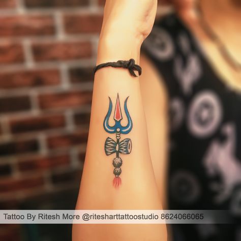 Trishul tattoo Damru tattoo #trishuldamrutattoo Damru Tattoo, Om Trishul Tattoo, Trishul Tattoo Designs, Trishul Tattoo, Om Tattoo Design, Tattoo Design For Hand, Skull Sleeve, Ganesha Tattoo, Pretty Hand Tattoos