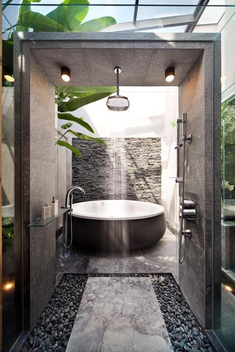 Nature Inspired Bathroom, Design Interior Baie, Outdoor Bathroom Design, Bathroom Shower Design, Industrial Bathroom, Decor Baie, Outdoor Bathrooms, Shower Design, Bathroom Styling