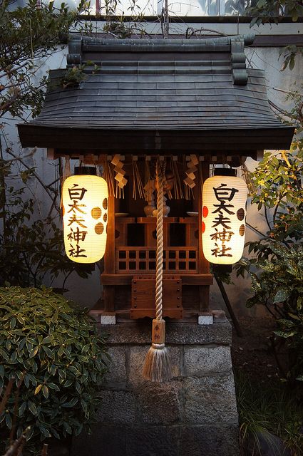 DSC02243 by ·Nico·, via Flickr Japanese Shrine, Shinto Shrine, Japanese Lanterns, Japan Photography, Japan Culture, Cultural Architecture, Japan Aesthetic, Aesthetic Japan, Japanese Architecture