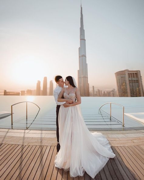 DM on Instagram to book a photoshoot in Dubai 📸 @dubai_photographer_dxb Dubai Pre Wedding Shoot, Dubai Ideas, Dubai Couple, Photoshoot Dubai, Photoshoot In Dubai, Yacht Photoshoot, English Country Fashion, Dubai Family, Dubai Photoshoot