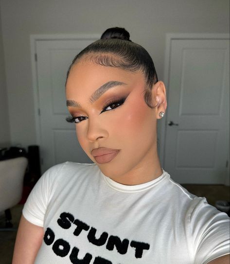 Pinby: aishaa🦋 💞 Logan Nicole, Insta Baddie Makeup, Flawless Face Makeup, Birthday Makeup Looks, Face Beat Makeup, Girly Makeup, Cute Eye Makeup, Makeup For Black Skin, Brown Skin Makeup