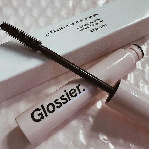 ★彡@oliwiasierotnik Lash Slick, Glossier Mascara, Smudge Proof Mascara, Eyeshadow Eyebrows, Glossier Makeup, Glossy Makeup, Mascara Makeup, Lengthening Mascara, Skin Care Makeup