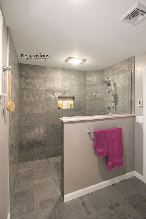 Doorless Bathroom Entry, Doorless Shower With Pony Wall, Bathrooms With Walk In Showers No Door, Open Tile Shower Walk In, Roll In Shower Tile Ideas, Open Shower Ideas Walk In Master Bath, Open Shower No Door, Shower With A Pony Wall, Bathroom With Open Shower Walk In