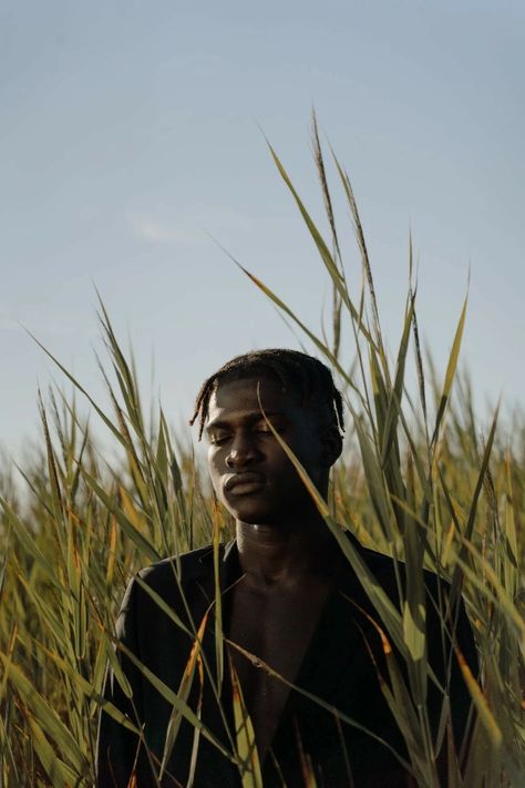 Male Model Nature Photoshoot, Nature And Humans Photography, Nature Photography Model, Outside Photo Shoot Ideas, Nature Photoshoot Men, Tall Grass Photoshoot, Greenery Photoshoot, Photoshoot Ideas Nature, Nature Portrait Photography