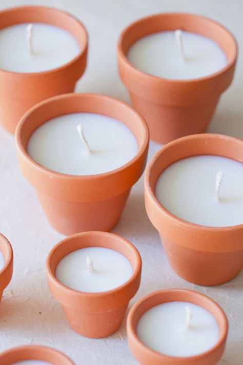 diy terracotta votives - Sugar and Charm - sweet recipes - entertaining tips - lifestyle inspiration Sugar and Charm – sweet recipes – entertaining tips – lifestyle inspiration Soya Mumu, Terra Cotta Pot Crafts, Shelves Diy, Clay Pot Crafts, Candle Craft, Mini Candles, Homemade Candles, Scented Wax, Terracotta Pots