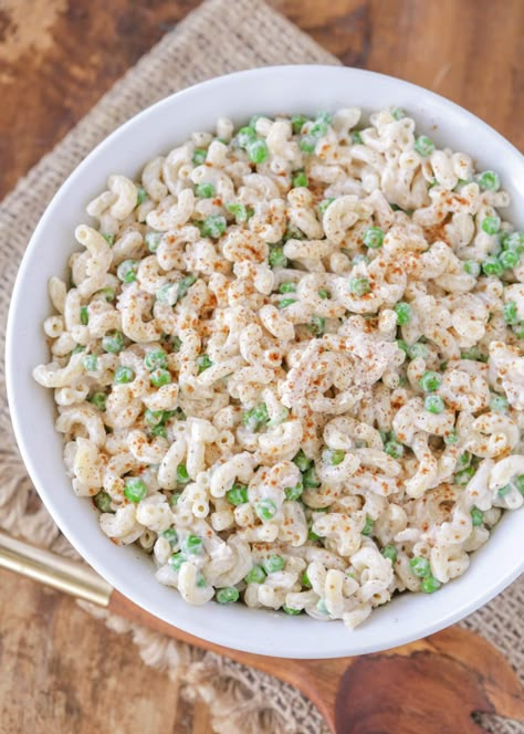 A simple, creamy Chicken Macaroni Salad is loaded with pasta, peas and chicken. It's perfect for parties, family dinners, and potlucks! Chicken Peas Pasta, Chicken Macaroni Salad Recipe, Cold Chicken Pasta Salad, Pasta Peas, Chicken Macaroni Salad, Pulled Chicken Recipes, Chicken Pasta Salad Recipes, Chicken Macaroni, Chicken Bacon Ranch Pasta