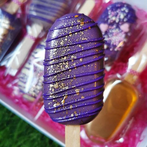 Gold Cakesicles, Purple Desserts, Gold Dessert, 50th Cake, Purple Food, Pink Birthday Cakes, Whip It, Baking Business, Gold Cake