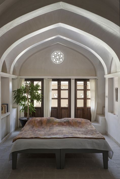 A conservation and renovation project to breathe a new soul to a place of authenticity and grace: Kashan project was aimed to create a holiday home and place for the gathering of loved ones. Persian Interior Design, Persian Interior, Historical Houses, Historical House, Chinese Courtyard, Persian Architecture, Courtyard House Plans, Space Interiors, Hotel Interiors