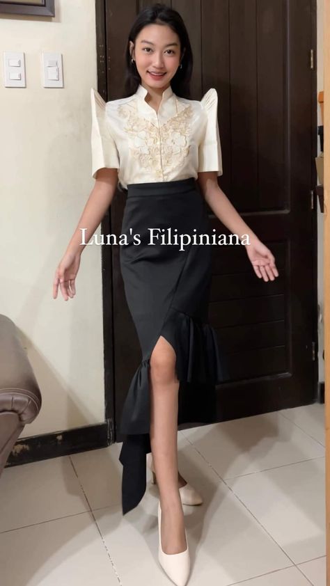 Filipiniana Dress Modern Simple, Modern Filipiniana Dress, Filipino Fashion, Filipiniana Dress, Simple Casual Outfits, National Clothes, Dress Code Wedding, Red Carpet Gowns, Dress Attire