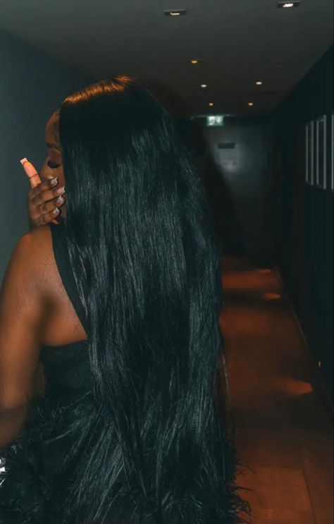 Black Woman In Dress Aesthetic, Faceless Profile Picture Aesthetic, Girly Black Aesthetic Pictures, Faceless Black Woman Aesthetic, Profile Pictures Instagram Aesthetic, Dark Feminine Aesthetic Black Women, Faceless Black Woman, Long Hair Black Women, Black Women Weave