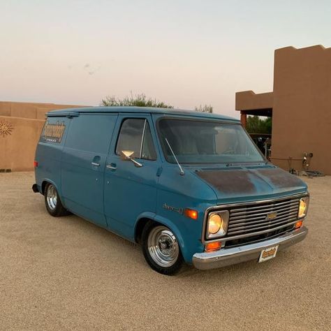 Chevy Astro Van, Gmc Suv, Chevrolet Van, Chevy Diesel Trucks, Astro Van, Old School Vans, Painted Vans, Dually Trucks, Vintage Pickup Trucks