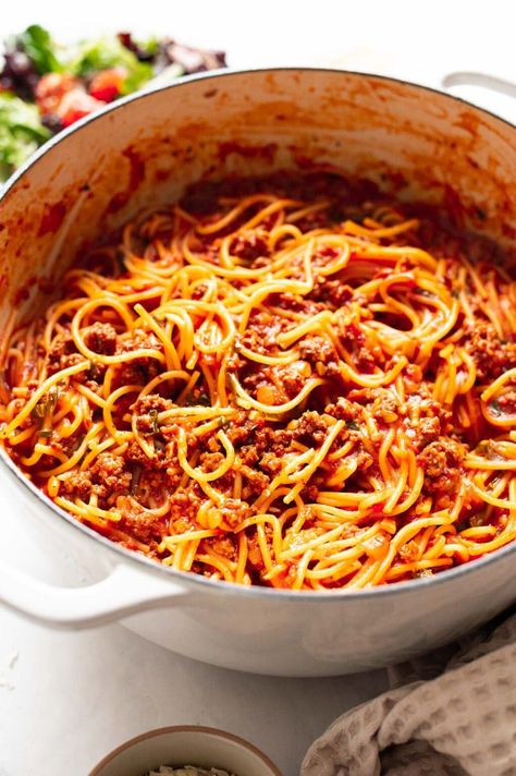 Easy One Pot Spaghetti Recipe - iFoodReal.com One Pot Spaghetti Recipe, Easy Spaghetti Recipe, Instant Pot Spaghetti, Spaghetti Recipes Easy, Shrimp Spaghetti, One Pot Spaghetti, Gluten Free Spaghetti, Whole Wheat Spaghetti, Easy Spaghetti