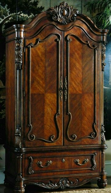 Victorian Wardrobe Furniture, Vintage Wardrobe Closet Antique, Antique Wooden Wardrobe, Old Wardrobe Aesthetic, Victorian Closet Ideas, Aesthetic Almirah, Gothic Wardrobe Furniture, Old Wooden Wardrobe, Vintage Wardrobe Furniture