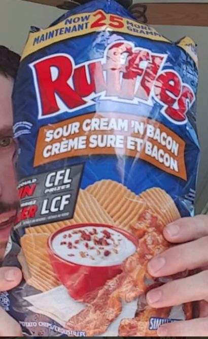 Ruffles Sour Cream & Bacon Sour Cream And Onion Chips, Ruffles Chips, Canadian Facts, Chip Flavors, Bacon Chips, Potato Tortilla, Ruffles Potato Chips, Good Snacks, Snacks To Buy