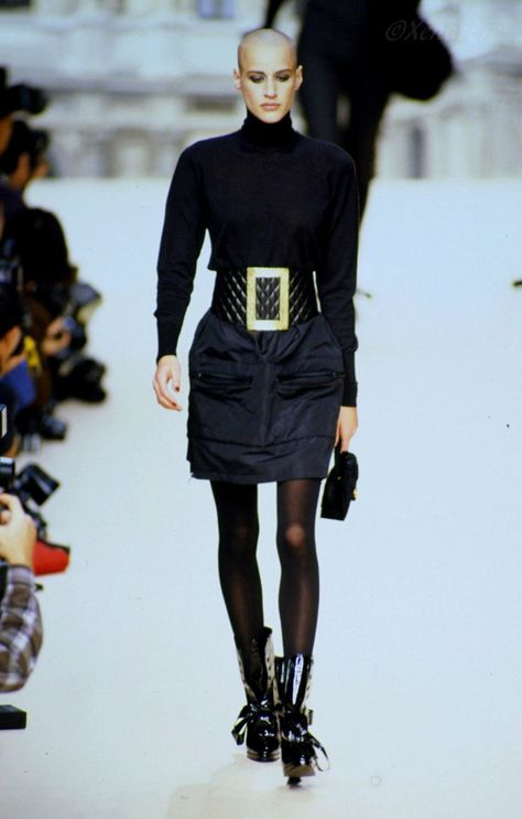 Eve Salvail, Karl Lagerfeld Runway, Chanel 1994, Chanel Karl Lagerfeld, Lenny Kravitz, Vintage Runway, Fashion Chanel, Lifestyle Fashion, Karl Lagerfeld