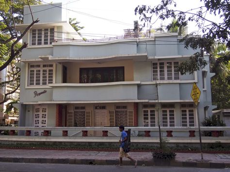 India: Bungalows of Bandra - Bombay's Vanishing Heritage | Minor Sights Colonial India, India Photography, Frank Lloyd Wright Design, Coastal House Plans, Modern Exterior House Designs, Bungalow Design, Art Deco Buildings, Bungalow House Design, Home Building Design